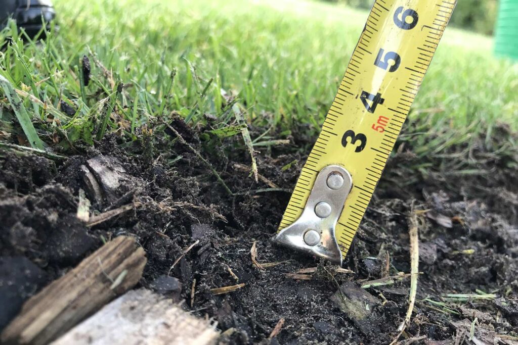 Waarmee rekening houden bij het afsteken van de graskant?